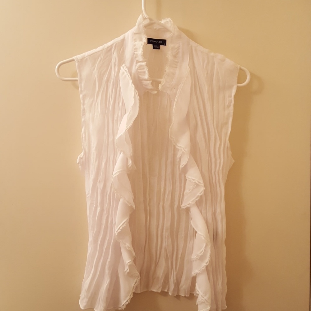 Piano white sleeveless top.